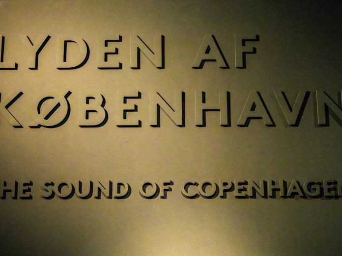 Velkomst-skilt i udstillingen