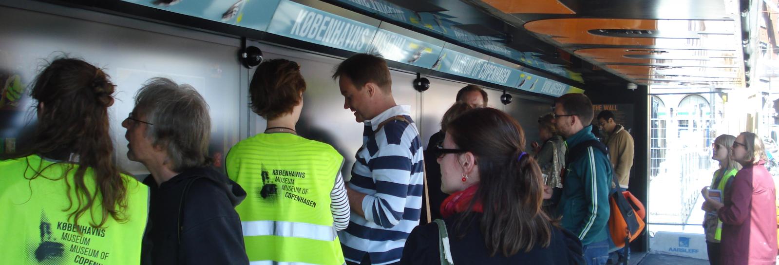 Væggen ved indvielsen på Rådhuspladsen